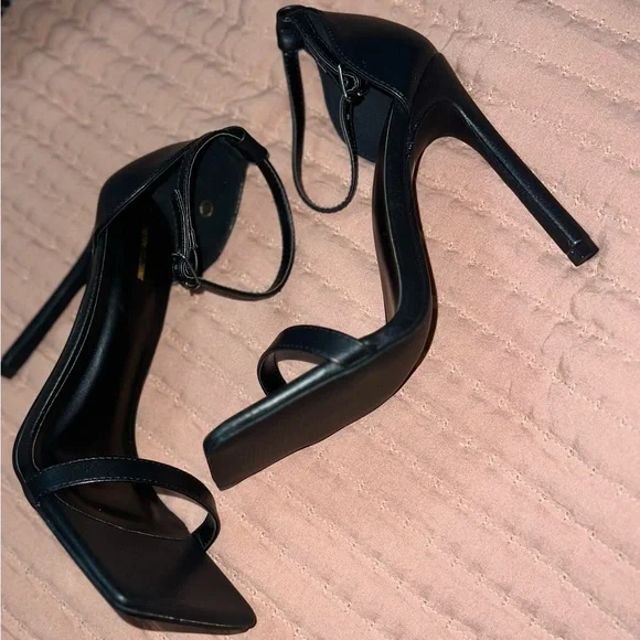 NWOT PLT Black Clover Barely There Square Toe Strappy Heels - Picture 9 of 16